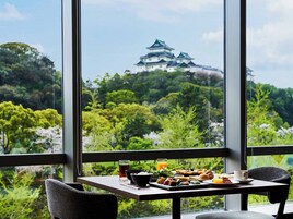 Daily buffet breakfast (JPY 2200 per person)