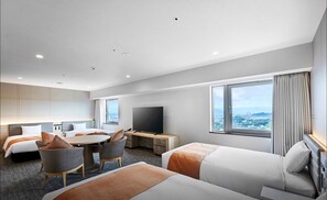 ห้องแฟมิลี่สำหรับสี่ท่าน, ปลอดบุหรี่ (Castle View) | เครื่องนอนระดับพรีเมียม, ตู้นิรภัยในห้องพัก, โต๊ะทำงาน, ผ้าม่านกันแสง