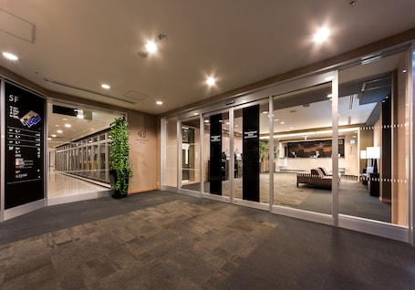 Interior entrance. Daiwa Roynet Hotel Okayama Ekimae
