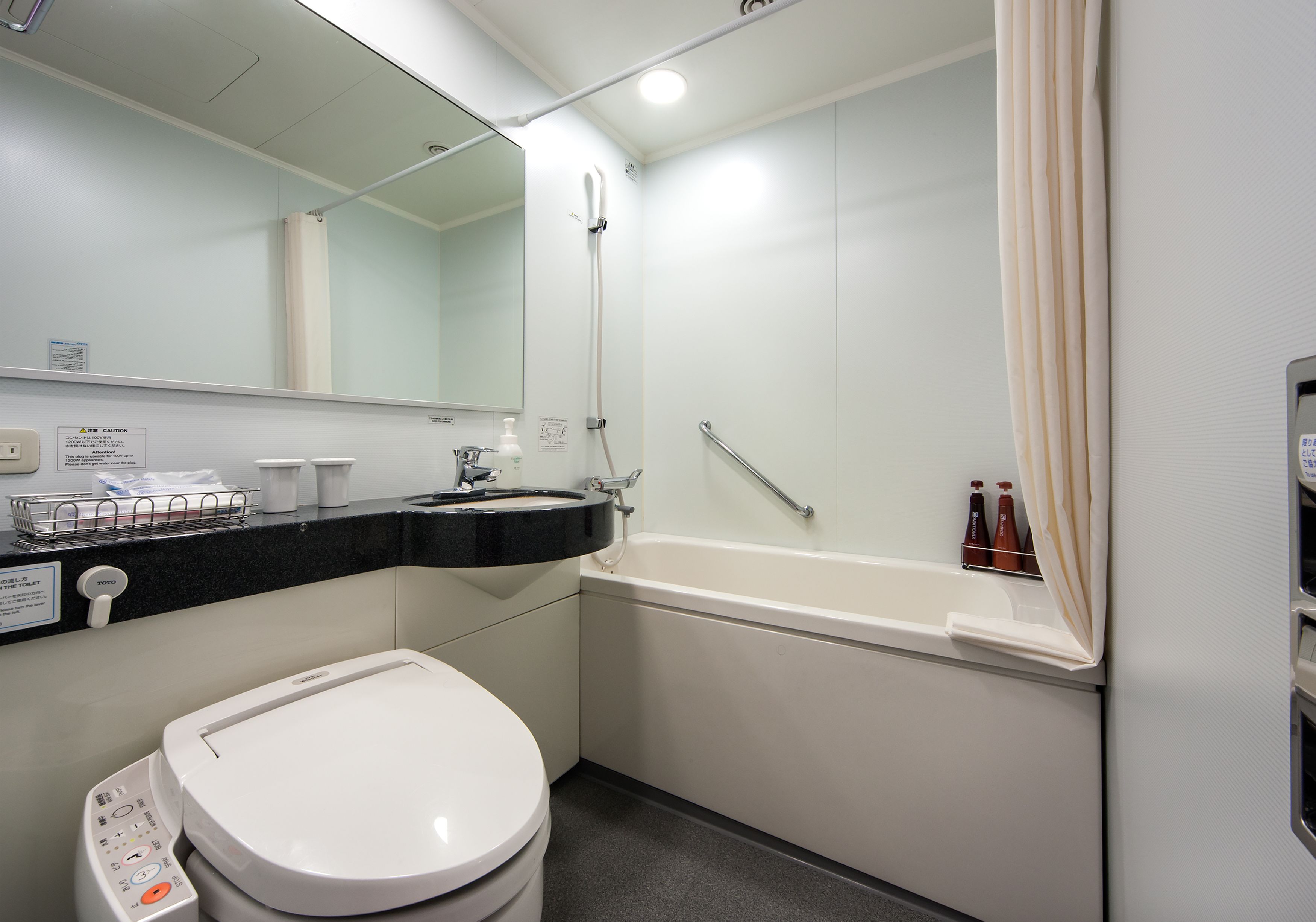 combined shower/bathtub, deep-soaking bathtub, free toiletries