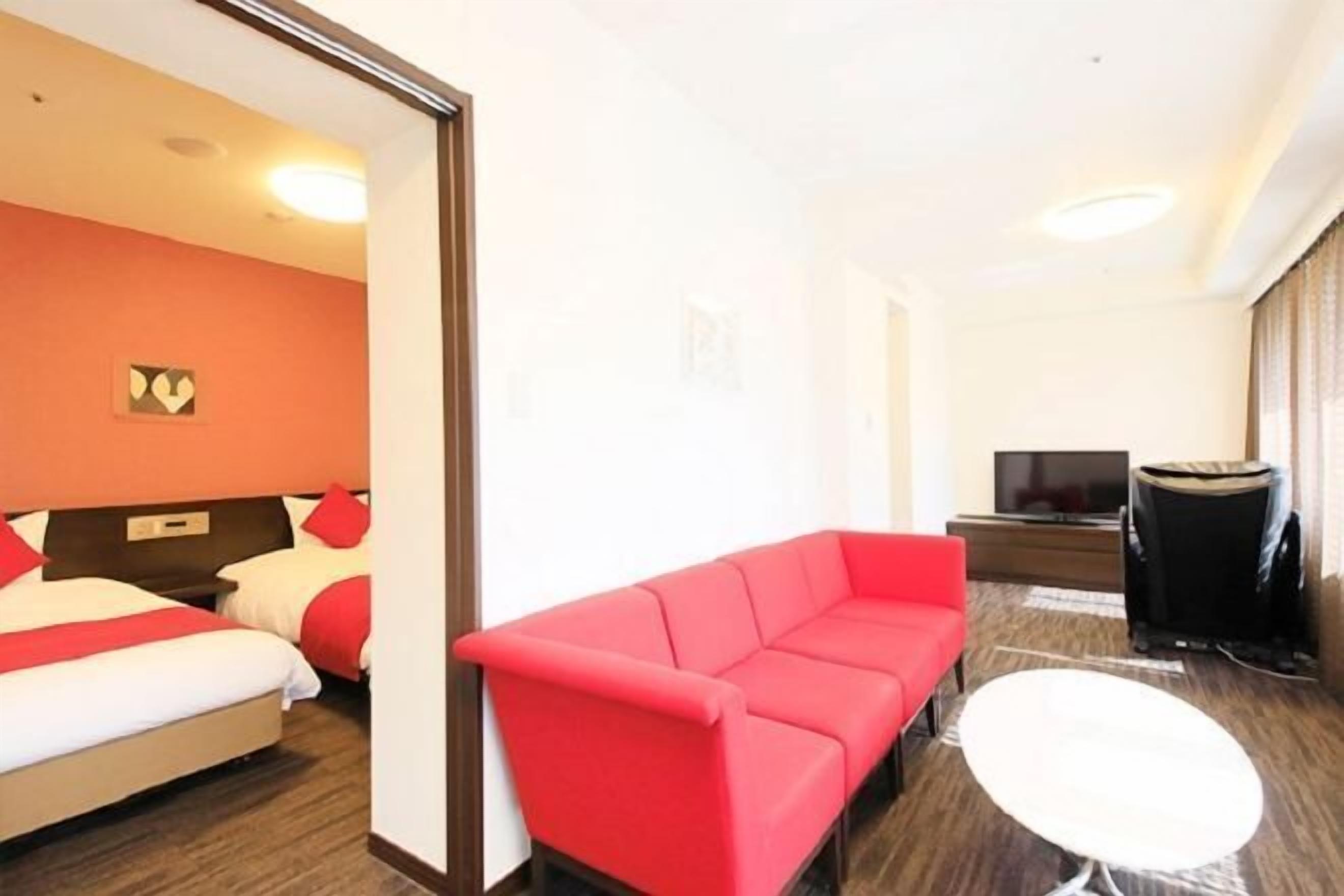 32 インチの液晶テレビ (衛星放送視聴可)、テレビ、有料ムービー