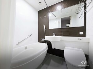 Ensemble douche/baignoire, articles de toilette gratuits, sèche-cheveux