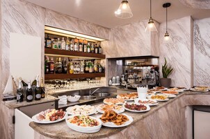 Se sirven desayunos y cocina local