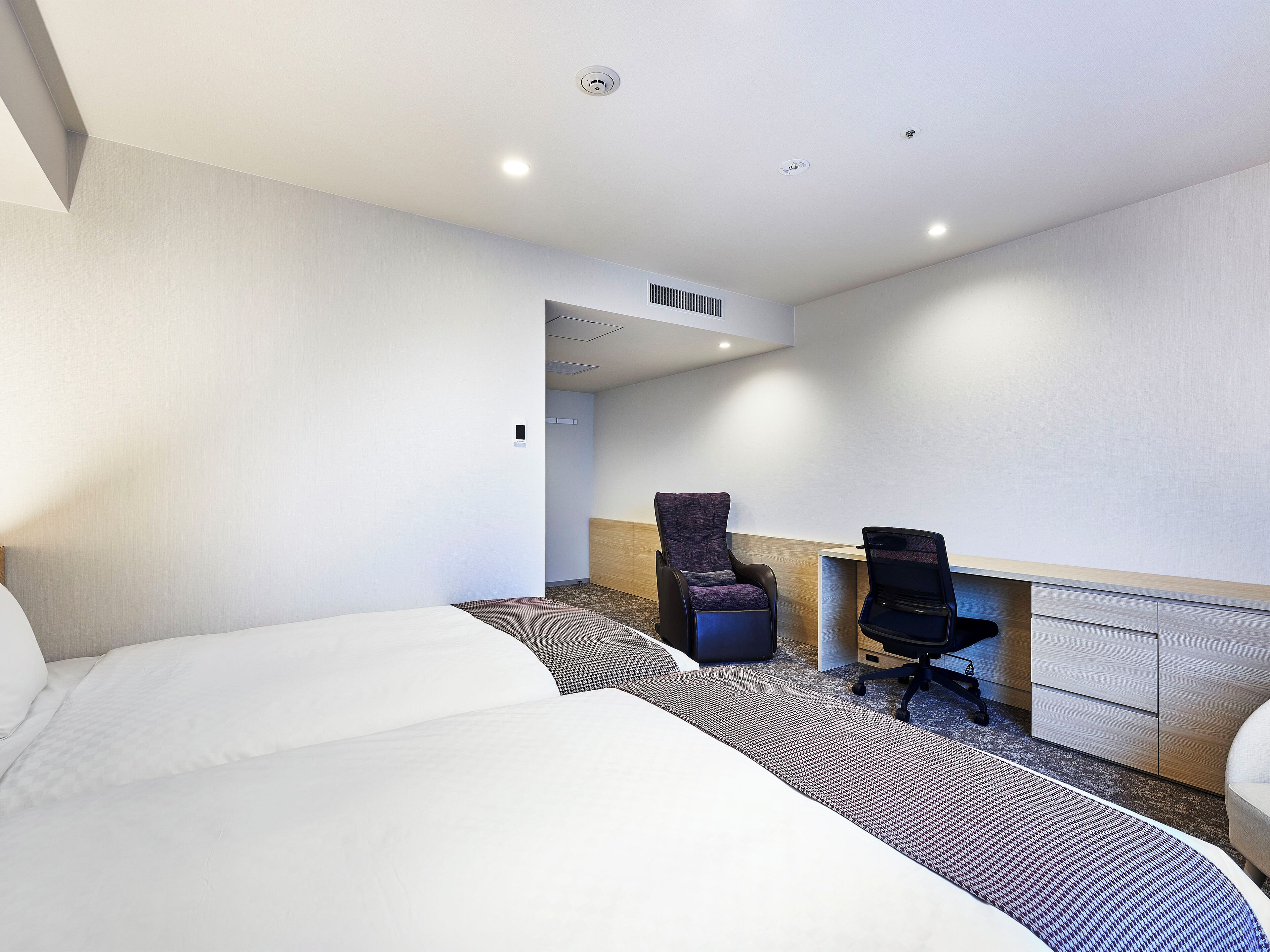 1 bedroom, down duvets, in-room safe, blackout curtains