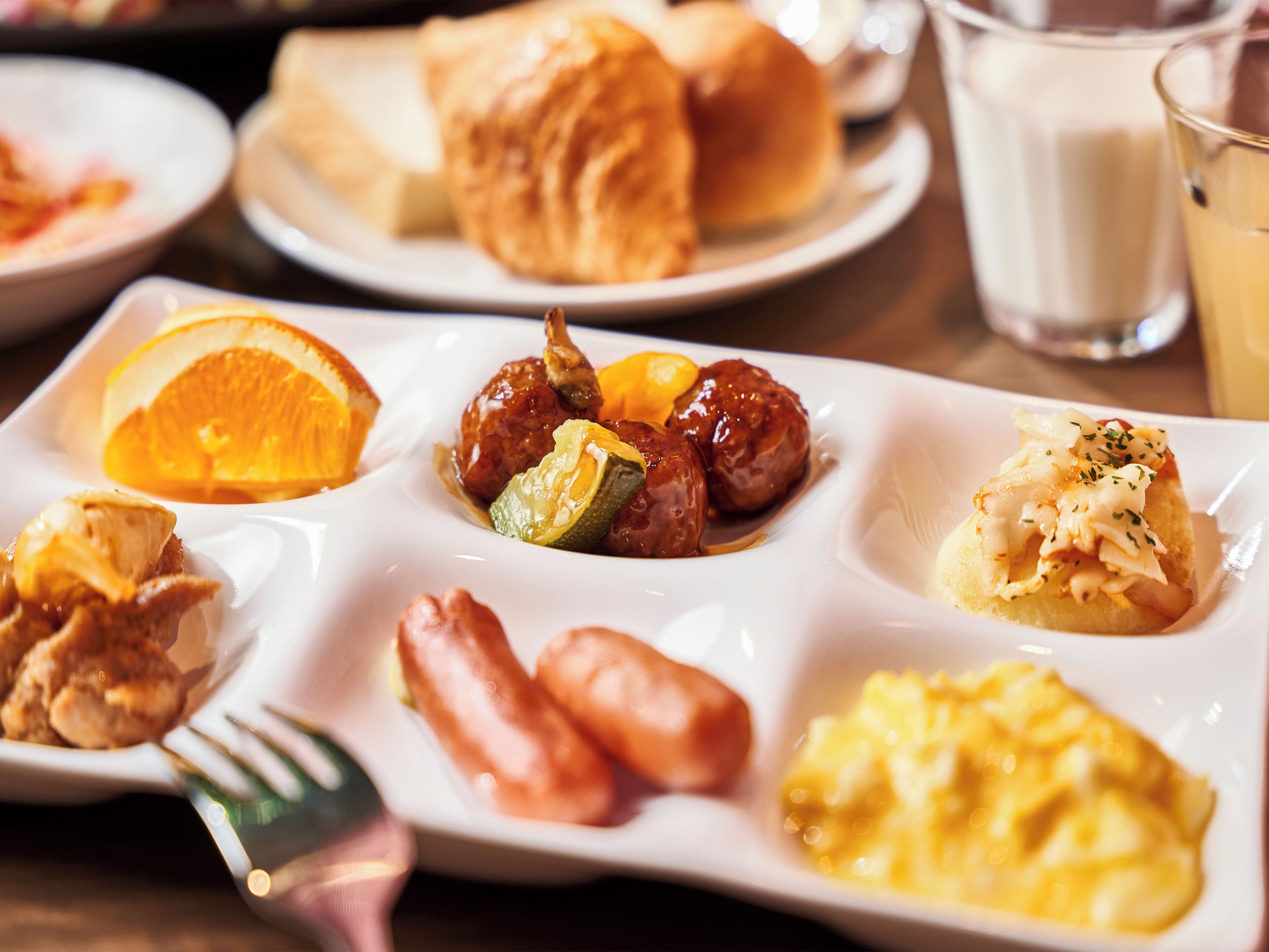 daily buffet breakfast (jpy 1650 per person)