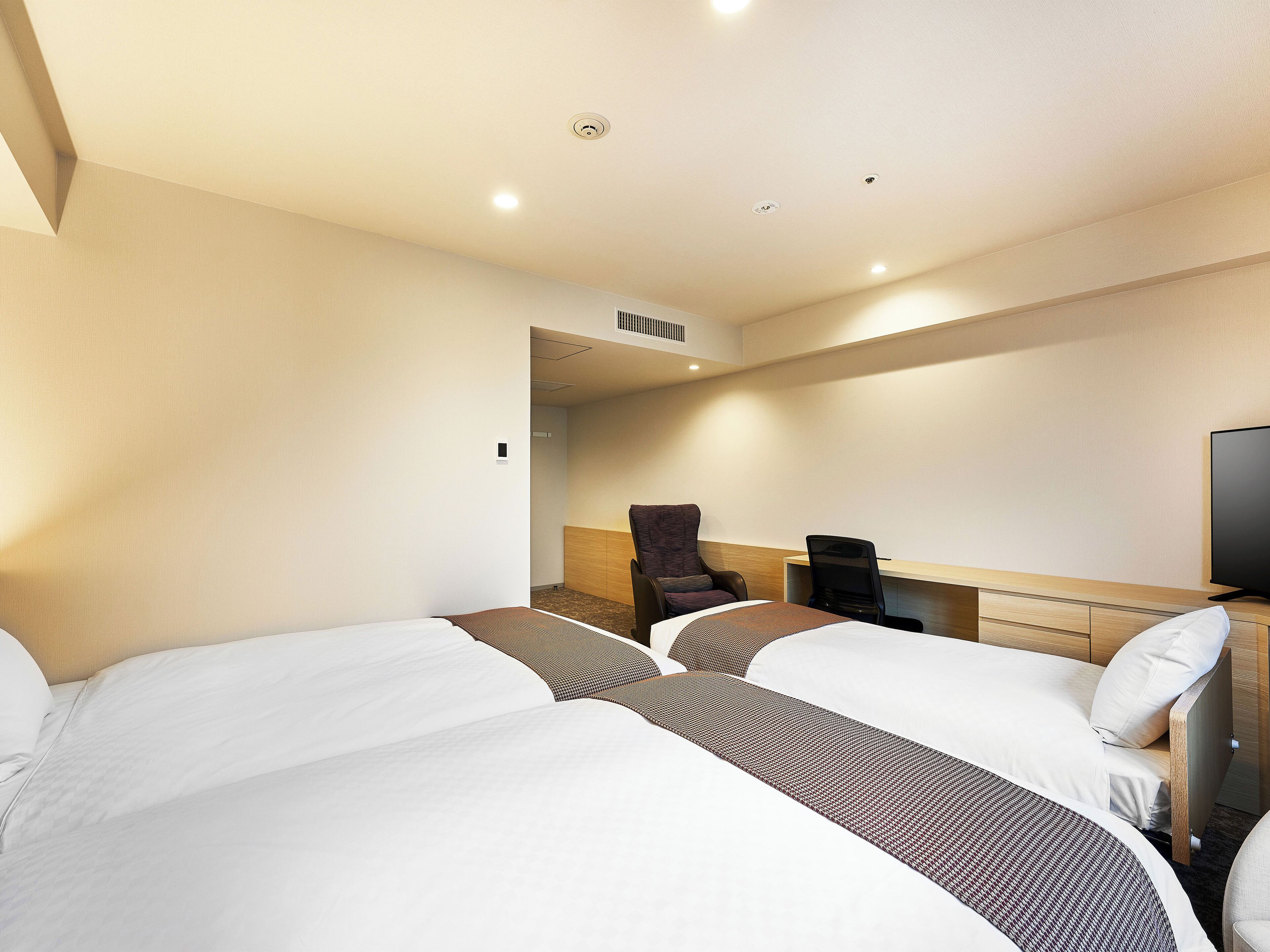 1 bedroom, down duvets, in-room safe, blackout curtains