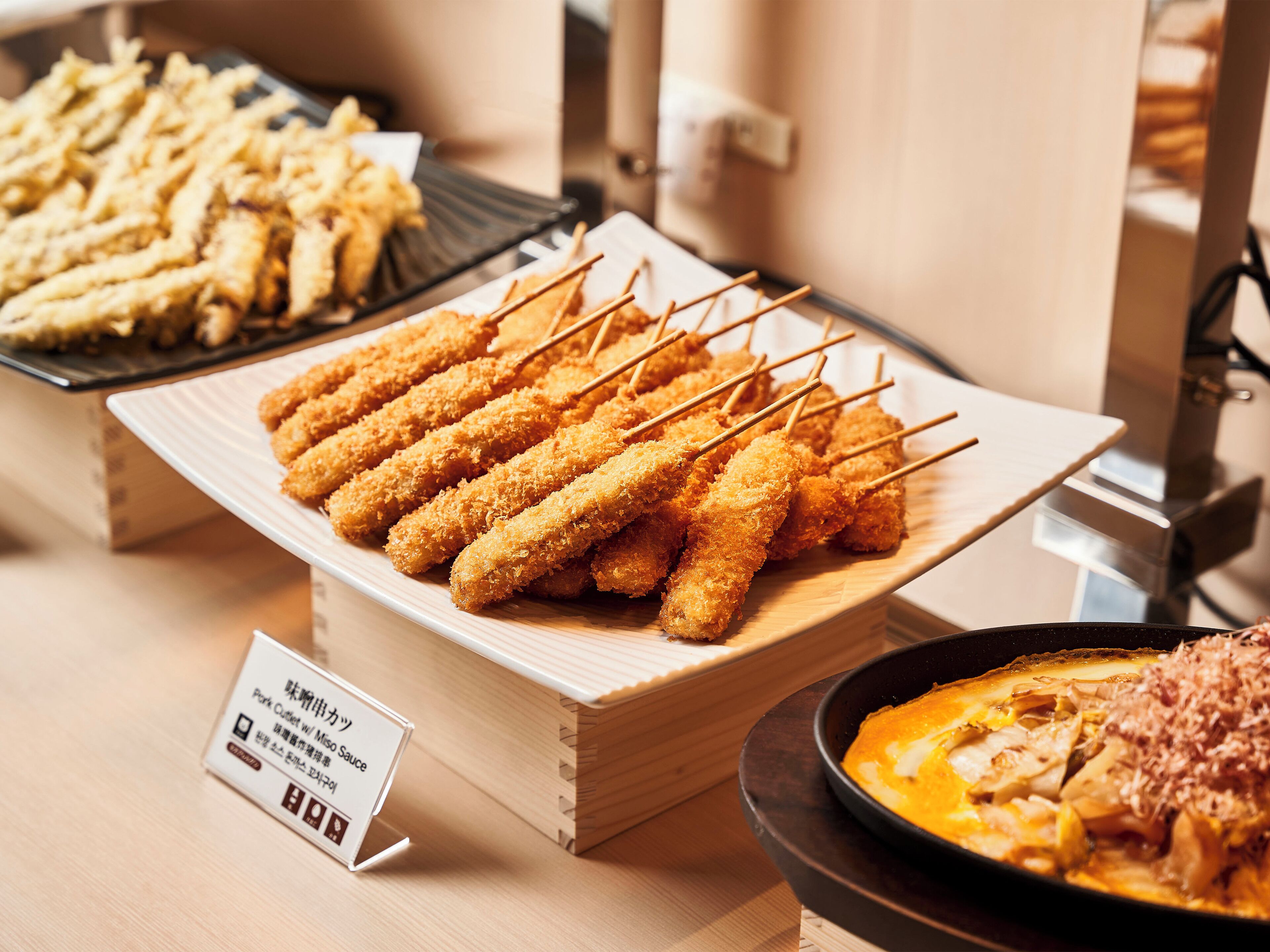daily buffet breakfast (jpy 1650 per person)