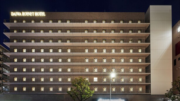 A multi-story hotel with a prominent sign reading 'DAIWA ROYNET HOTEL.' - Daiwa Roynet Hotel Kobe Sannomiya (Kobe)