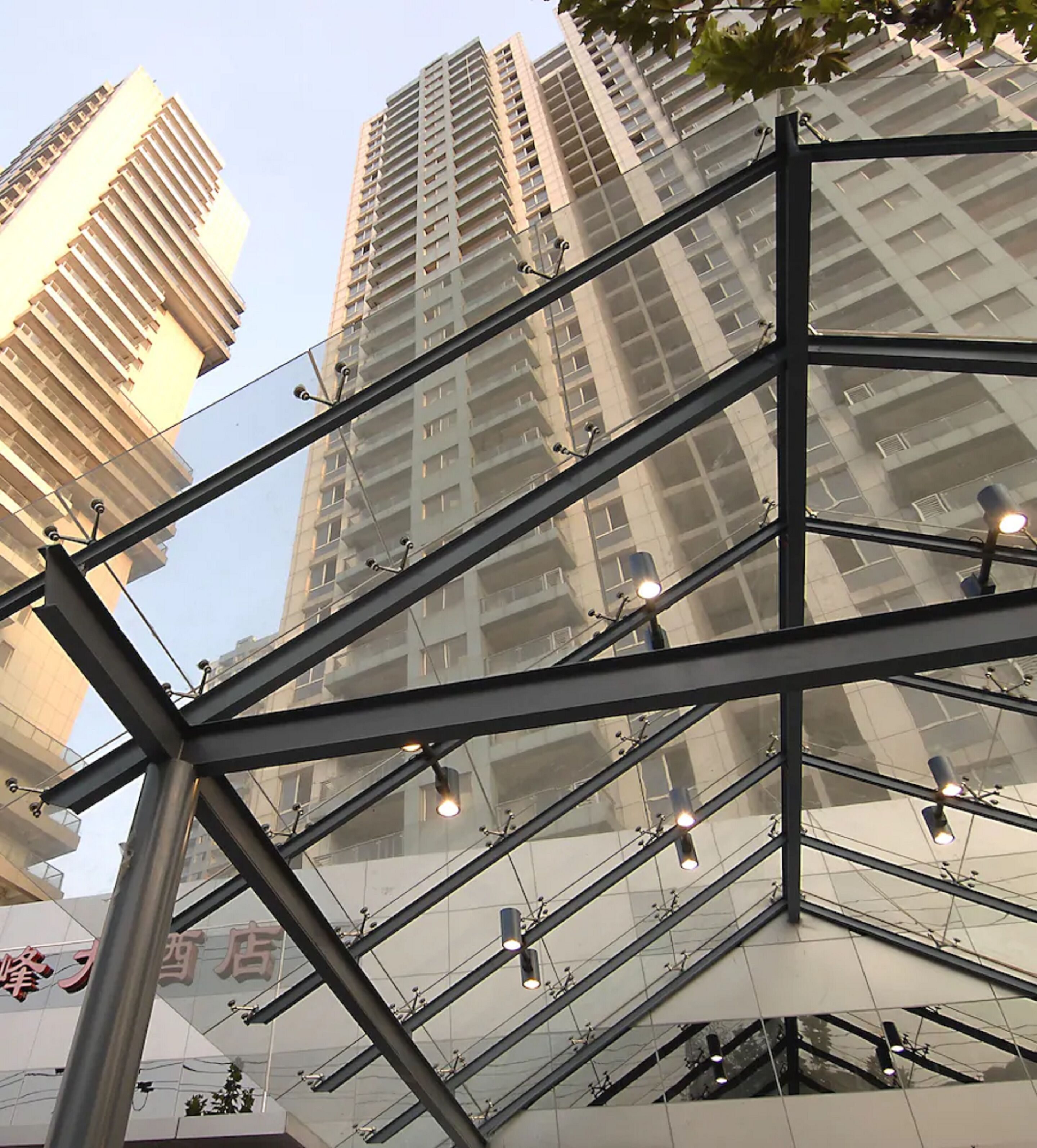 Property entrance. Rayfont Downtown Hotel Shanghai