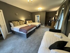 In-room safe, desk, iron/ironing board, free WiFi
