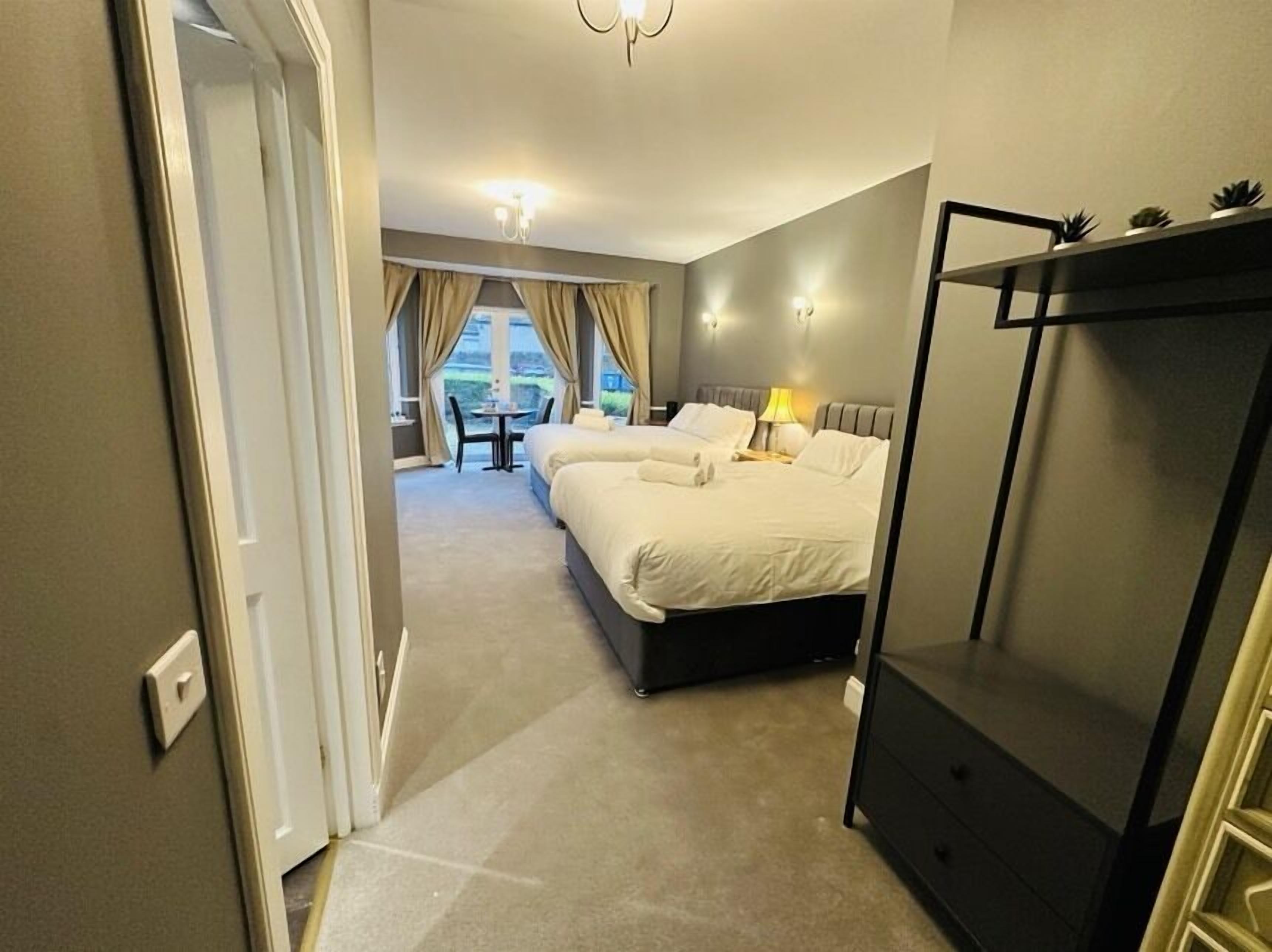 family room | 1 bedroom, in-room safe, individually decorated, individually furnished