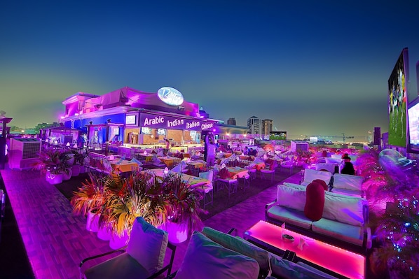 3 bar/lounge