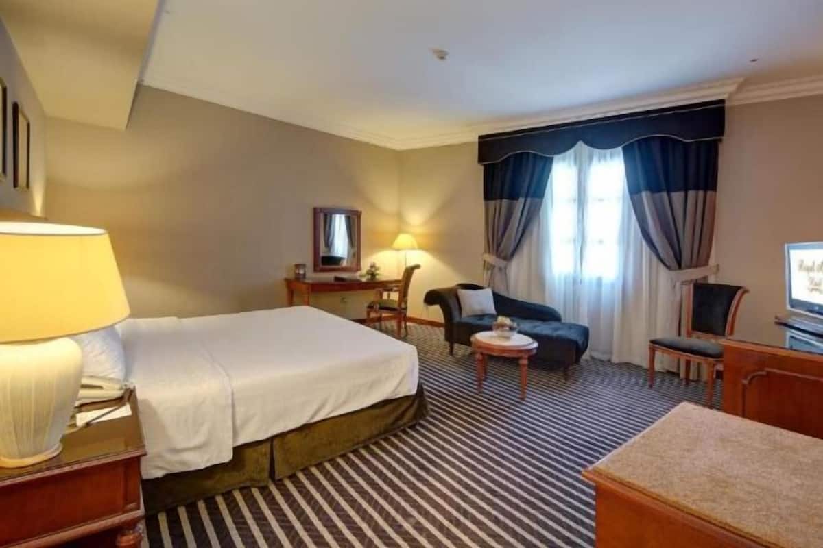 Minibar, in-room safe, desk, blackout drapes