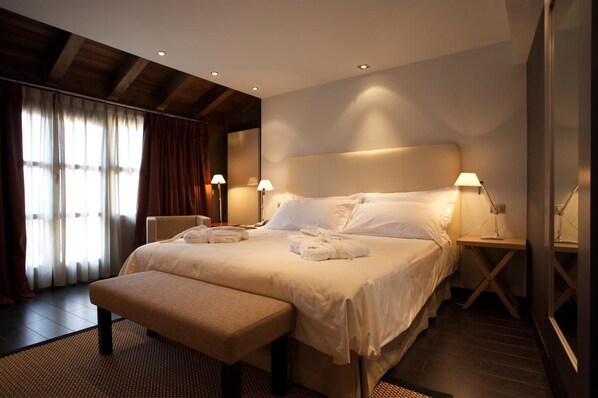 Minibar, in-room safe, iron/ironing board, free WiFi