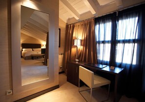 Minibar, in-room safe, iron/ironing board, free WiFi