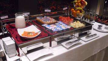 Dagelijks ontbijtbuffet (EUR 16 per persoon)