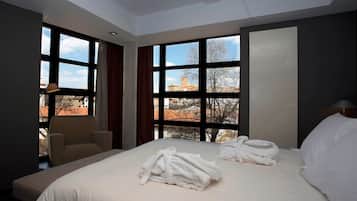 Minibar, in-room safe, iron/ironing board, free WiFi