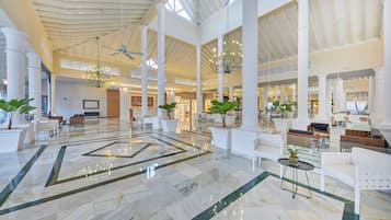 8 bars/lounges, 2 poolside bars, 3 beach bars, swim-up bar