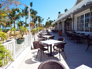 6 restaurants, breakfast, lunch, dinner served; Fusion cuisine