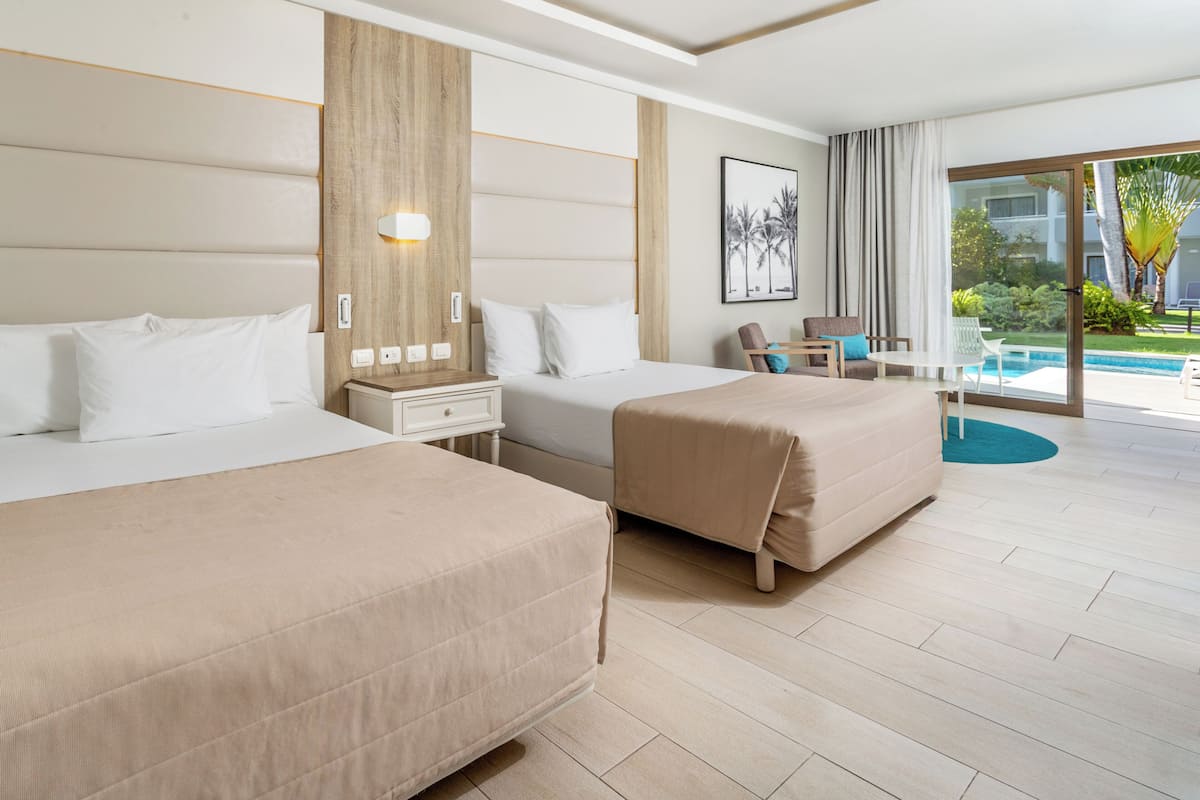 Pillowtop beds, in-room safe, desk, blackout drapes