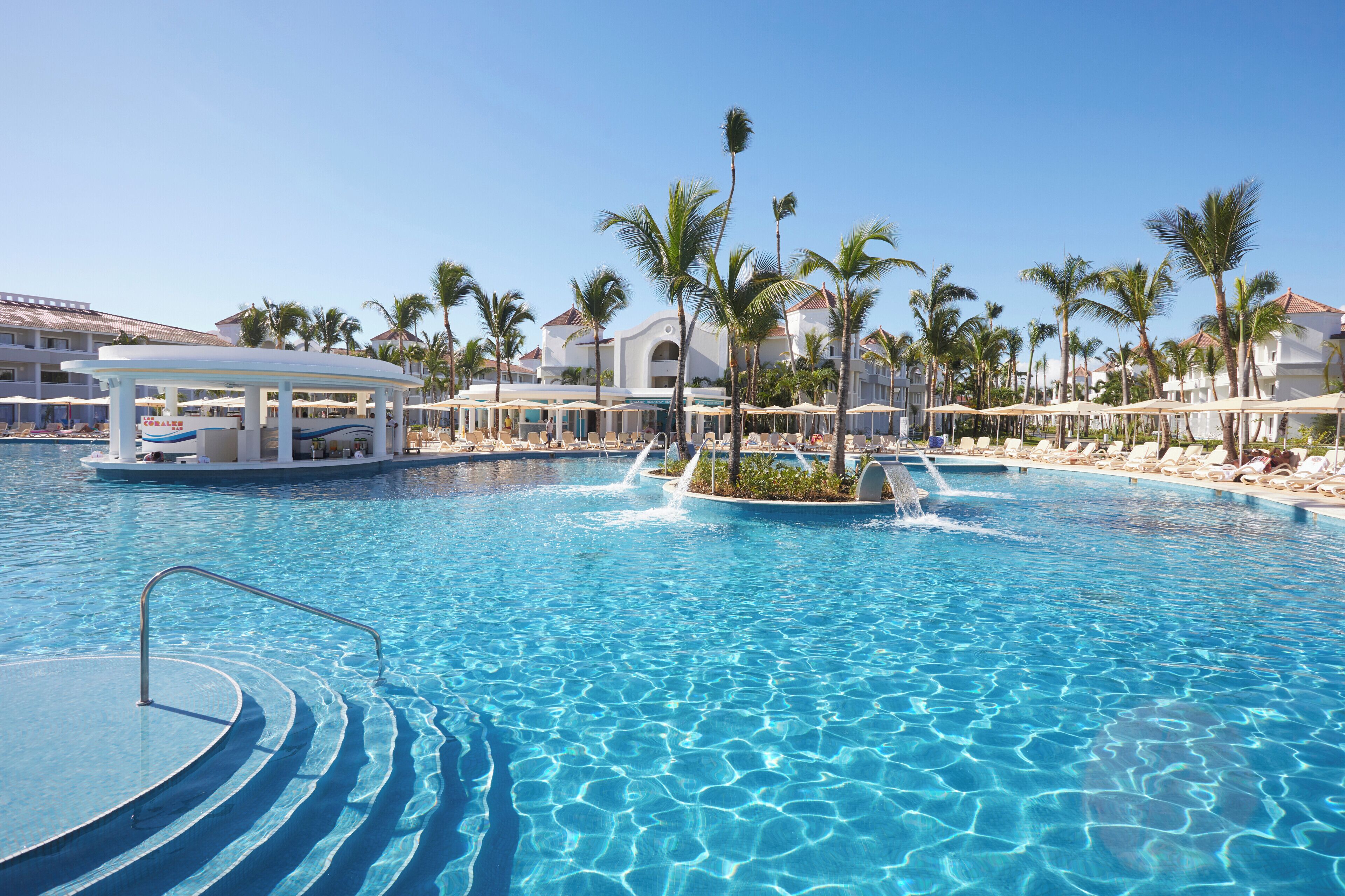 2 outdoor pools, pool umbrellas, sun loungers