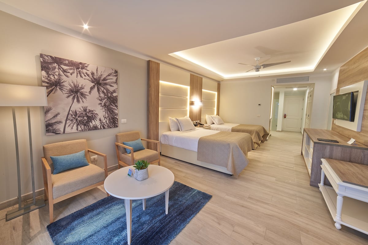 Surmatelas, coffres-forts dans les chambres, bureau, rideaux occultants