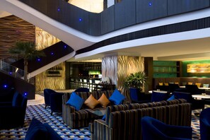 2 restaurants, breakfast, lunch, dinner served; international cuisine