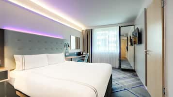 Standard Double Room | 1 bedroom, in-room safe, blackout drapes, soundproofing