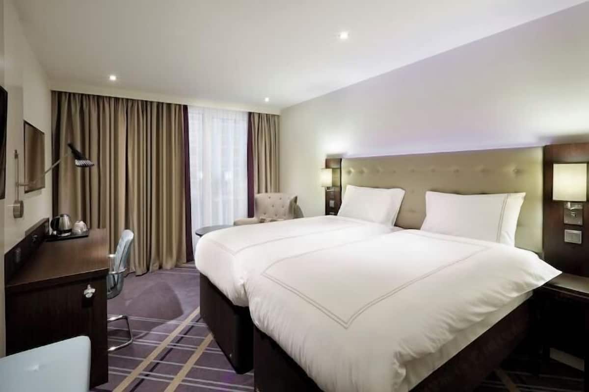 1 bedroom, in-room safe, blackout curtains, soundproofing
