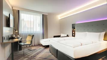 Family Triple Room | 1 bedroom, in-room safe, blackout curtains, soundproofing