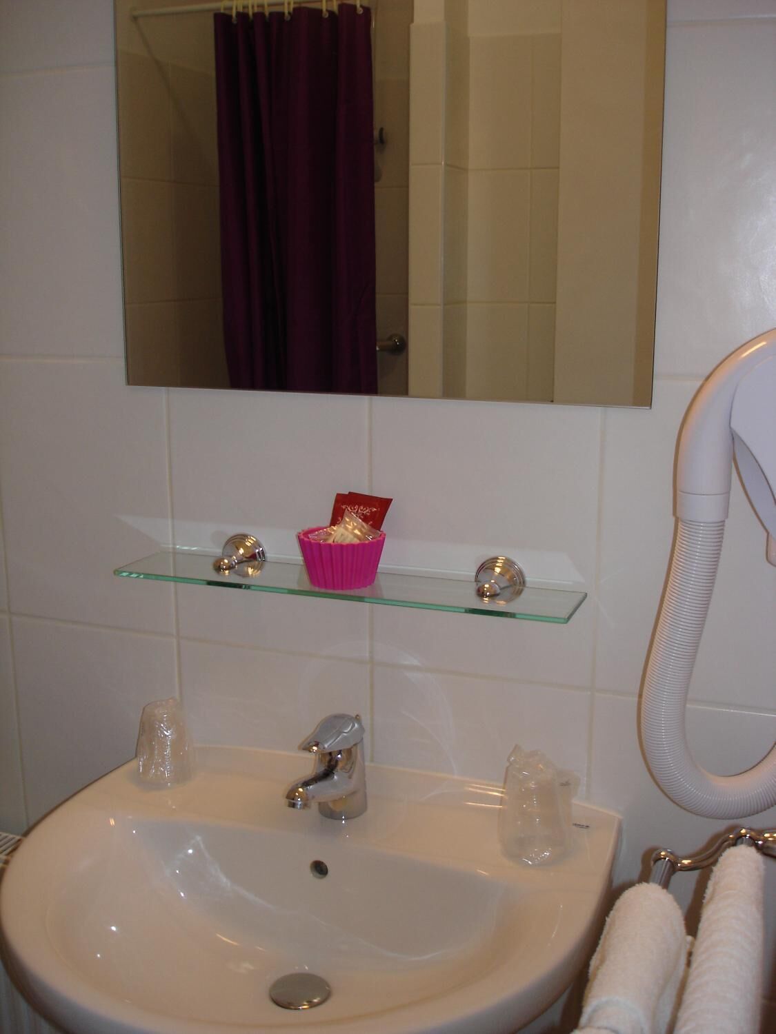 free toiletries, hair dryer