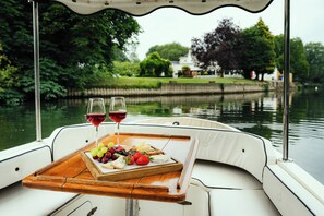 Outdoor dining - Monkey Island Hotel (Maidenhead)