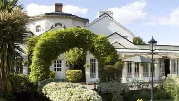 Exterior - Monkey Island Hotel (Maidenhead)