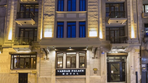 A multi-story hotel with a grand entrance, balconies, and a sign reading "Vardar Palace Hotel". - Vardar Palace Hotel - Special Class (Istanbul)