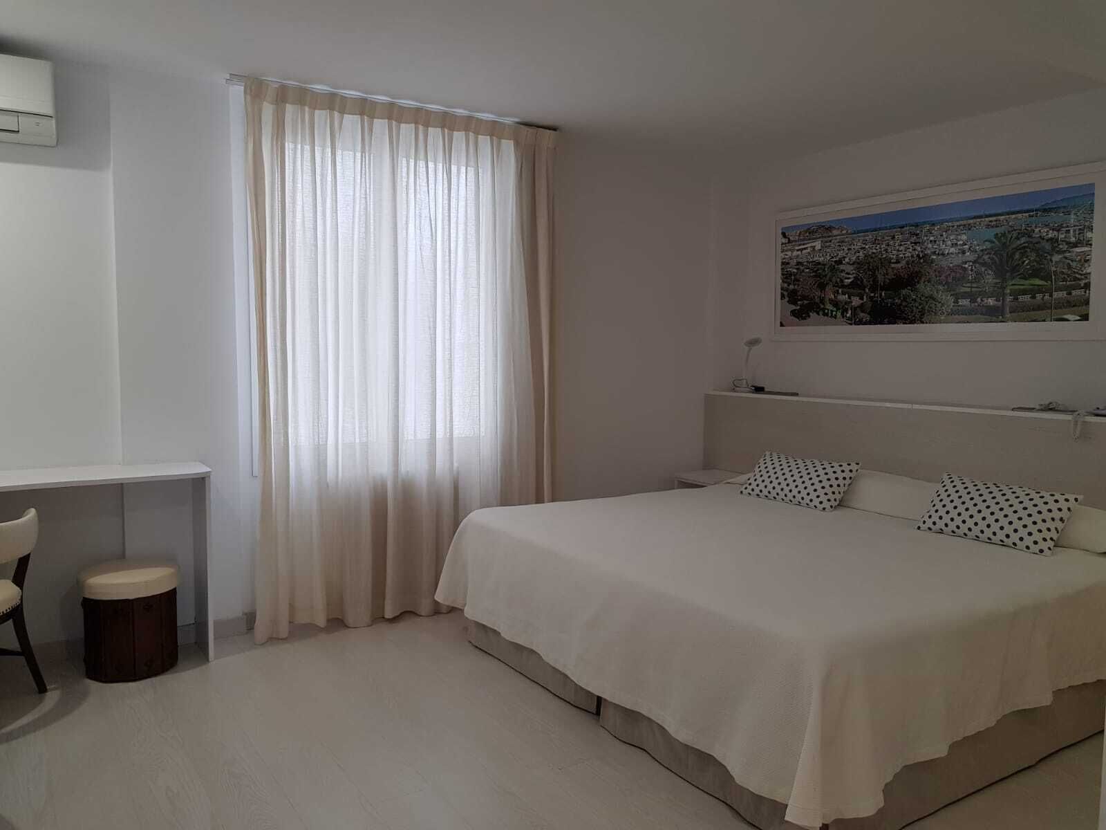 Minibar, in-room safe, desk, laptop workspace