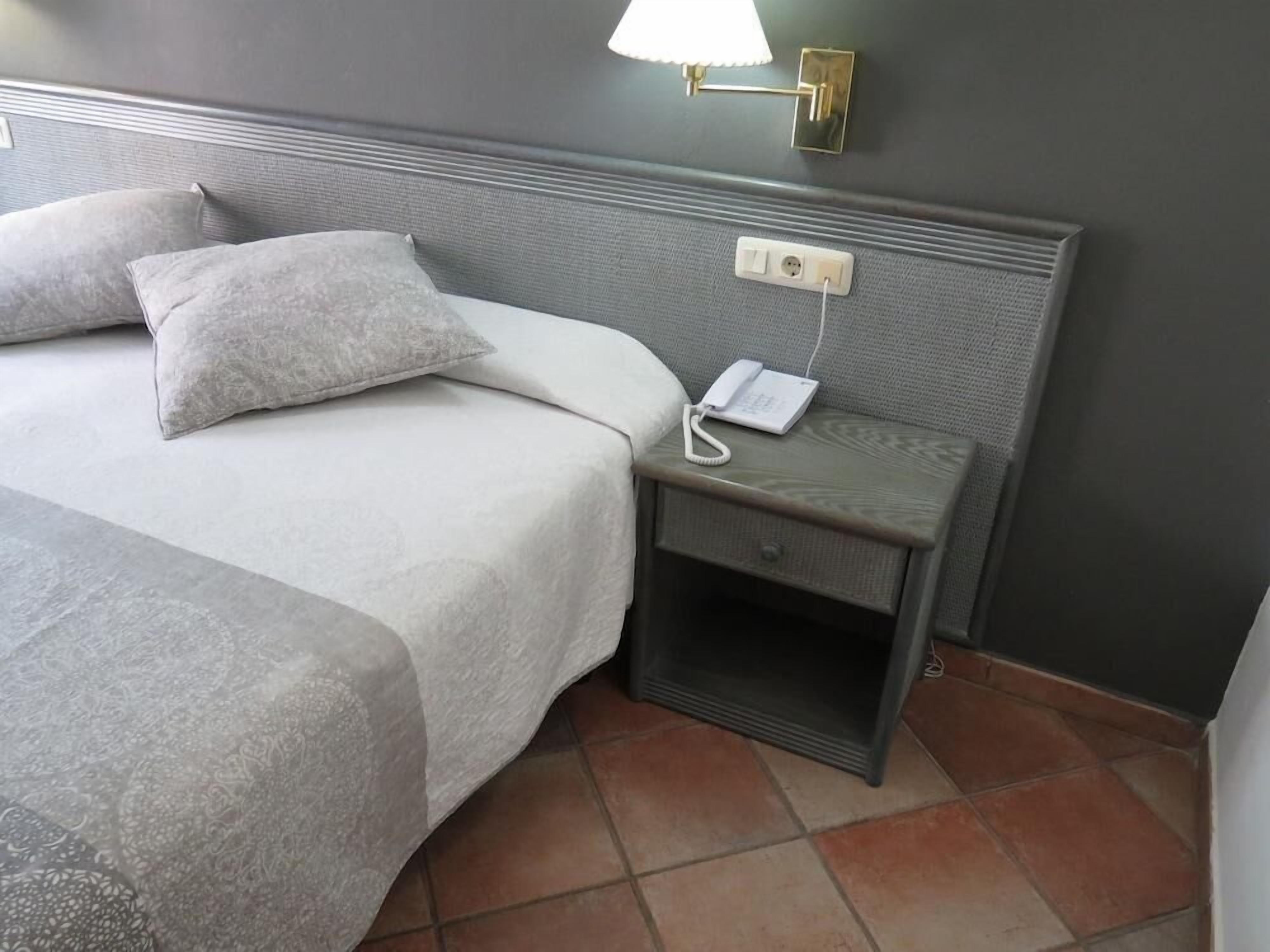 Room | Minibar, in-room safe, desk, laptop workspace