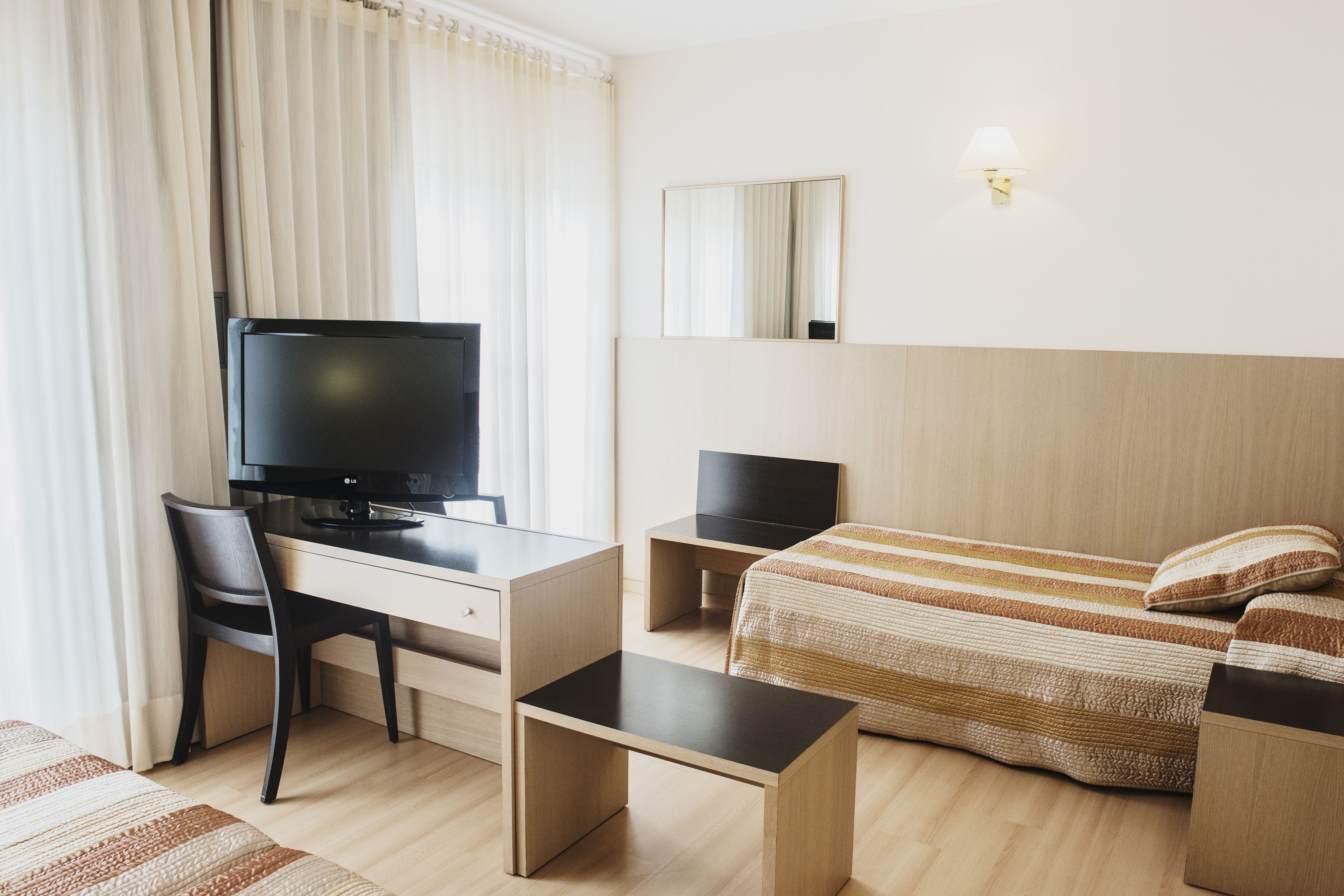 triple room | 1 bedroom, minibar, in-room safe, desk