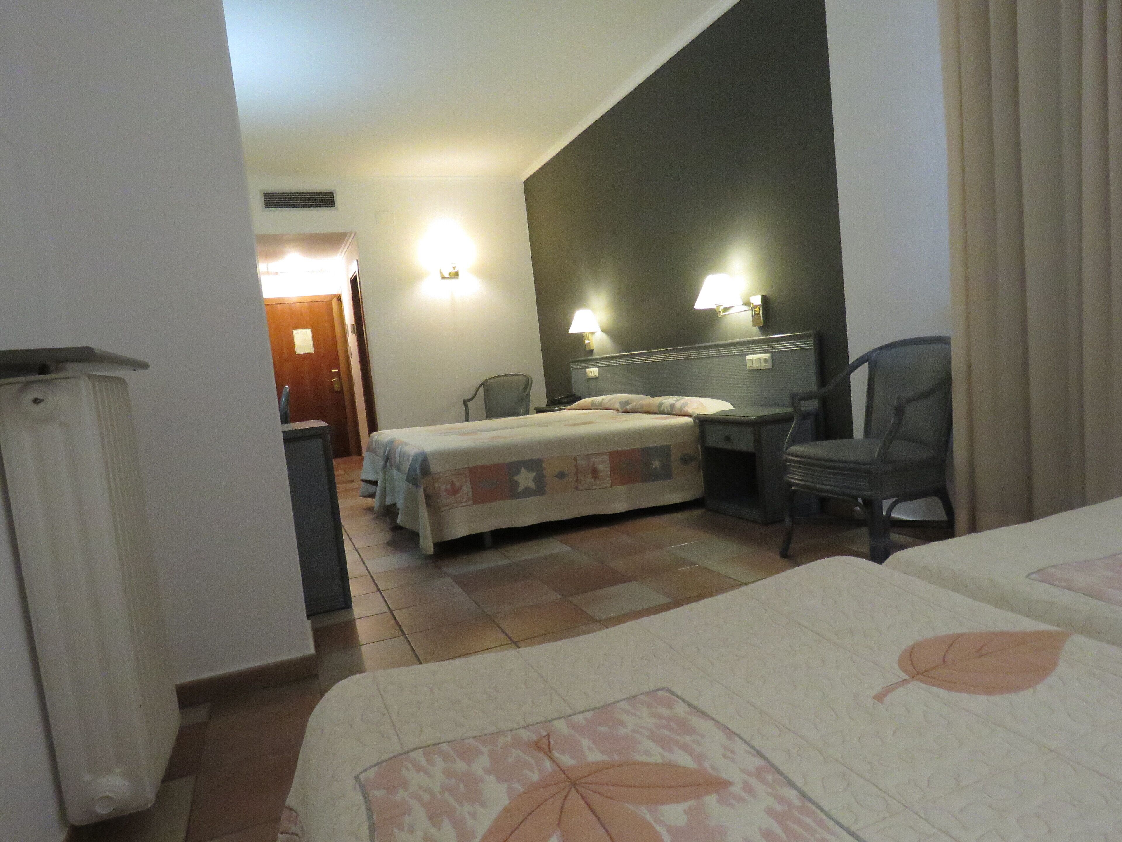 quadruple room | 1 bedroom, minibar, in-room safe, desk