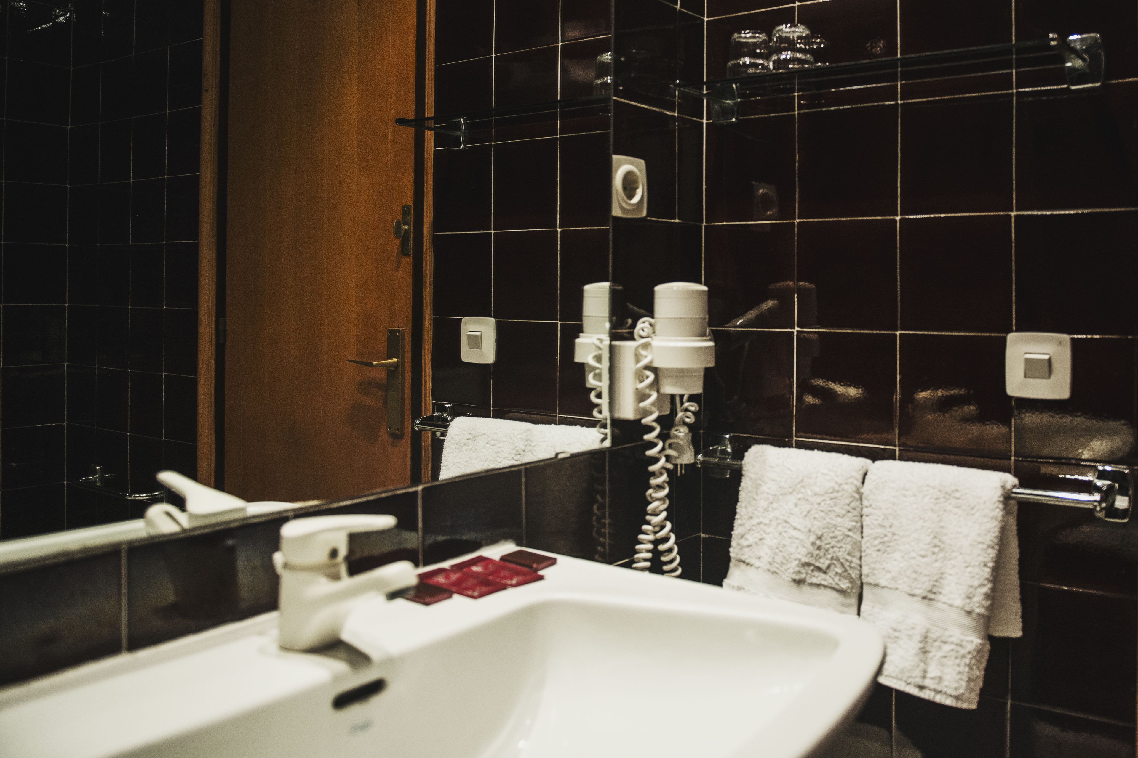 superior single room | bathroom | free toiletries, hair dryer, towels
