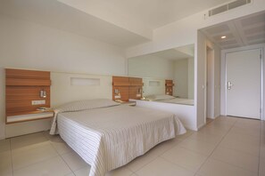 1 camera, minibar, una cassaforte in camera, ferro/asse da stiro