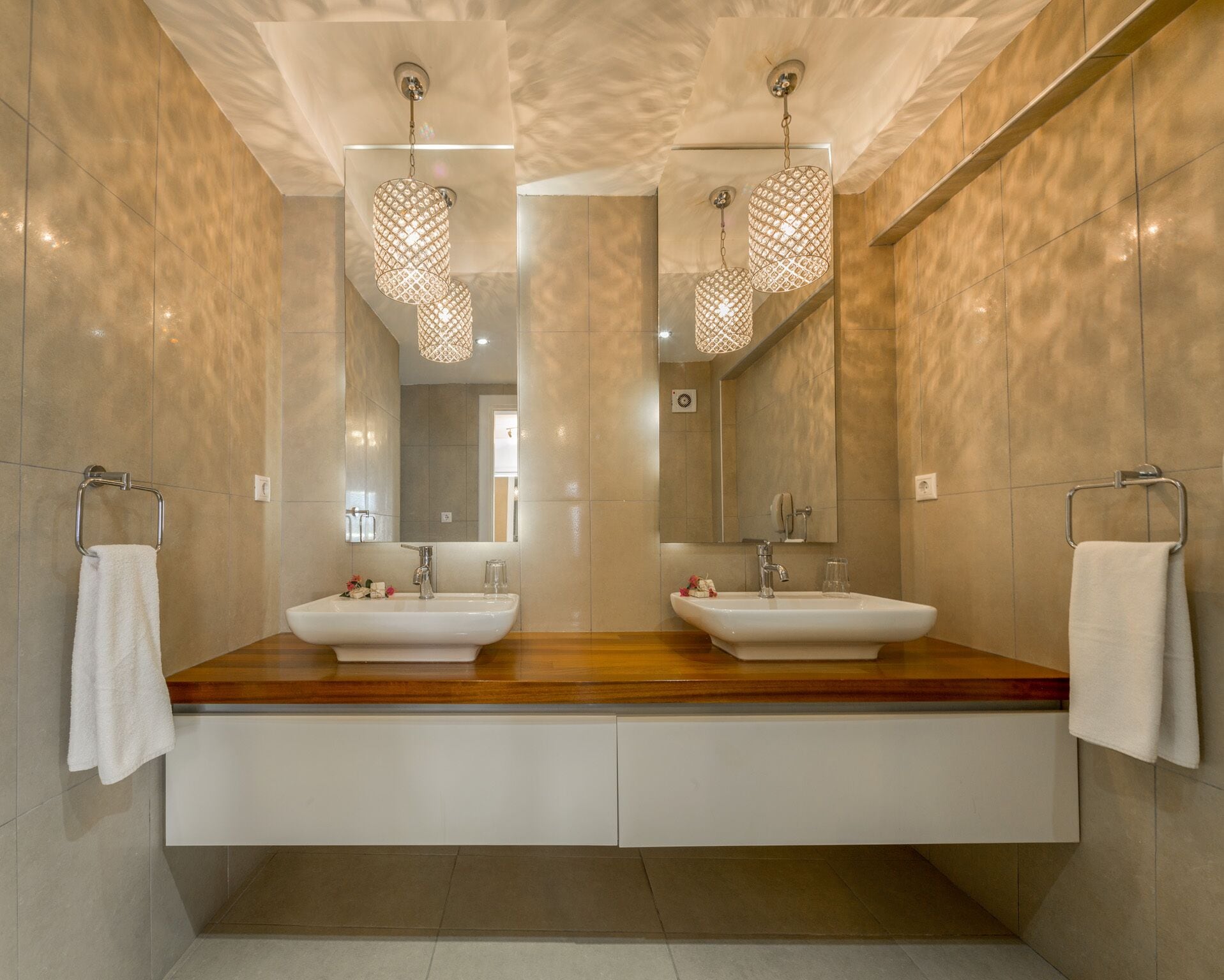 deluxe condo | bathroom | shower, rainfall showerhead, free toiletries, hair dryer