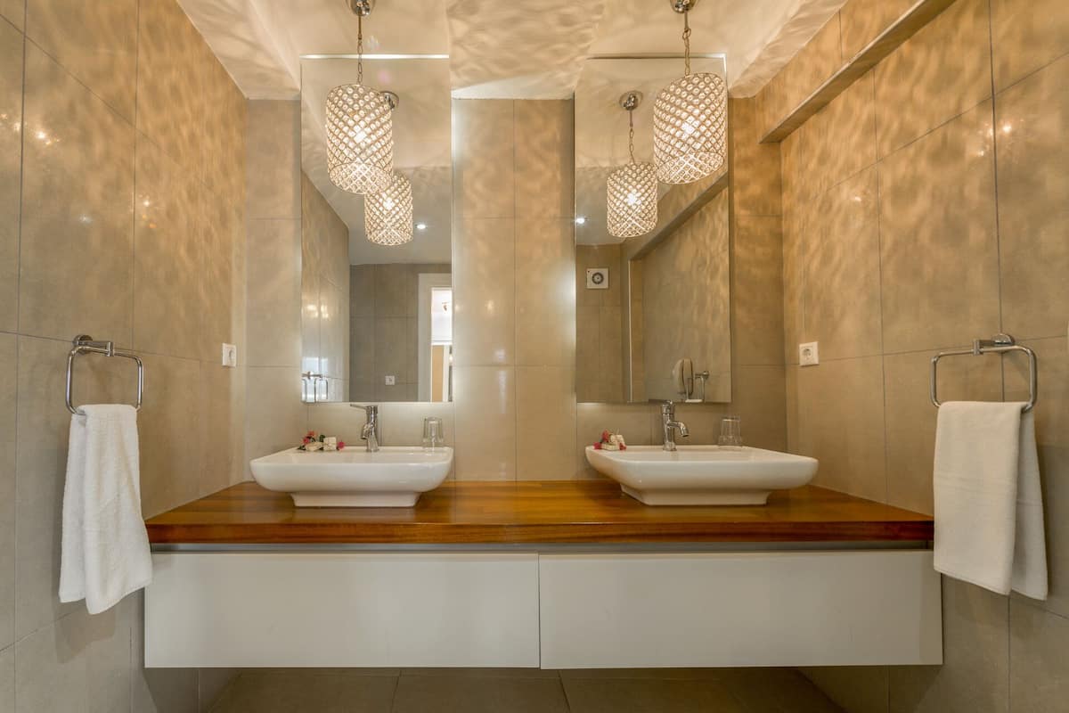 deluxe condo | bathroom | shower, rainfall showerhead, free toiletries, hair dryer