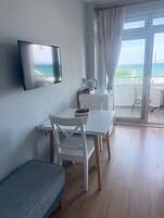 经济双人房, 临海 | 1 多间卧室、迷你吧、客房内保险箱、熨斗/熨板