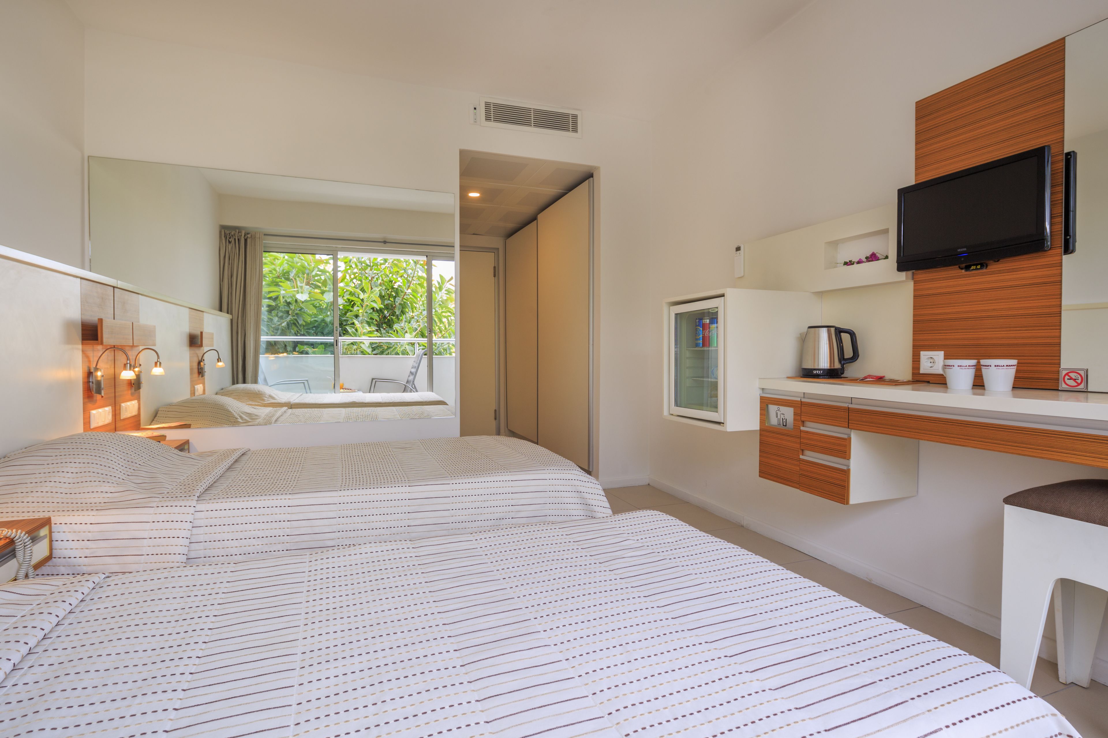 twin room | 1 bedroom, minibar, in-room safe, iron/ironing board