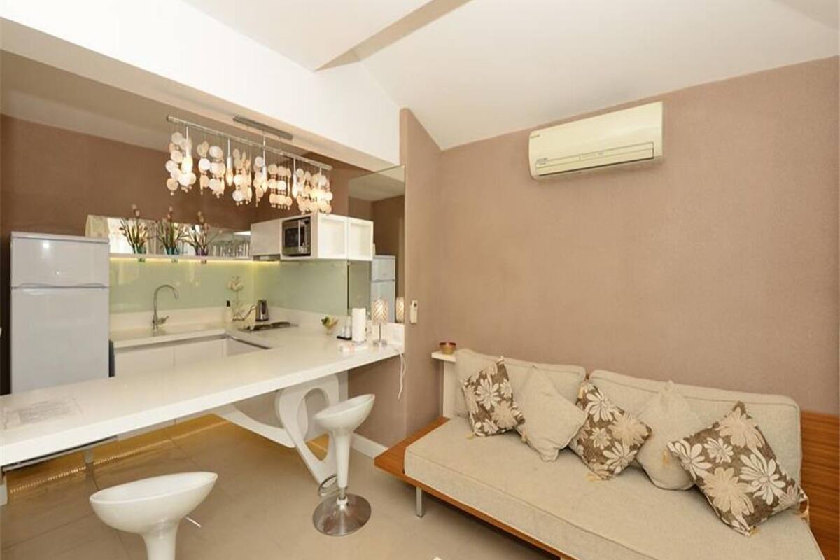 deluxe condo | private kitchen | coffee/tea maker