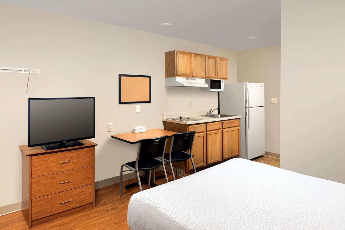 Desk, laptop workspace, iron/ironing board (on request), free WiFi