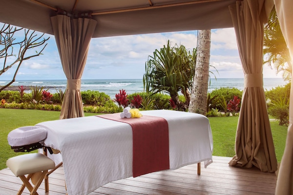 Couples treatment rooms, body treatments, aromatherapy
