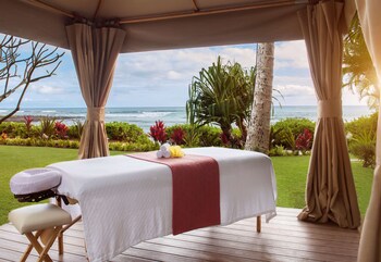 Couples treatment rooms, body treatments, aromatherapy at Koa Kea Resort on Poipu Beach