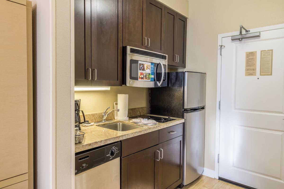 studio | private kitchen | full-sized fridge, microwave, stovetop, dishwasher