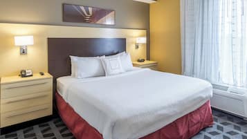 Sengetøy av topp kvalitet, skrivebord og strykejern/-brett